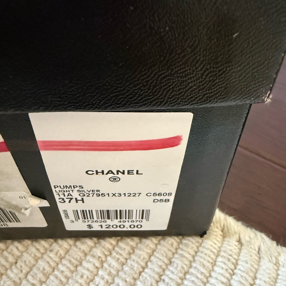 Chanel Women's Silver and Black Pumps Size 37.5 worn once indoors! - Picture 7 of 7